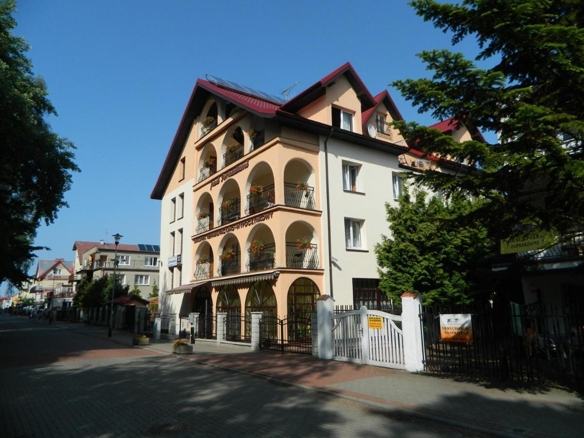 Pod Arkadami Hotel Darlowko Exterior photo